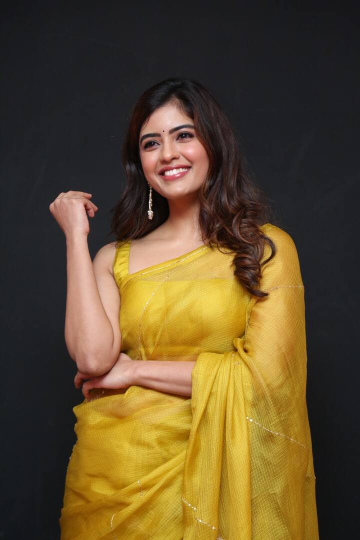 తొలి చిత్రంలో గాయత్రిగా నటించి మెప్పించింది.