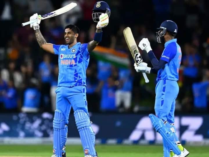 Suryakumar Yadav is the second batsman after Virat Kohli to score 1500 runs in a year in T20 cricket IND vs NZ 2022: सूर्यकुमार यादव ने अपने नाम किया बड़ा रिकार्ड, इस मामले में विराट कोहली की बराबरी की
