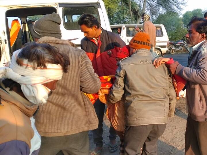 Rajasthan News Kota Road Accident one death and 11 injured admitted in hospital ANN Kota Road Accident: ट्रक-वैन की टक्कर में शख्स की मौत, 11 लोग घायल, मंदिर के दर्शन कर लौटते समय हादसा