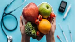 মধুমেহতে ভুগছেন? যে পাঁচ ফল রোজ খেলে রক্তে শর্করা বাড়বে না