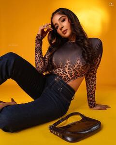 Sakshi Agarwal: போட்டோஷூட் ரீல்ஸ் என கலக்கும் சாக்‌ஷி அகர்வால்... வைரலாகும் போட்டோஸ்!