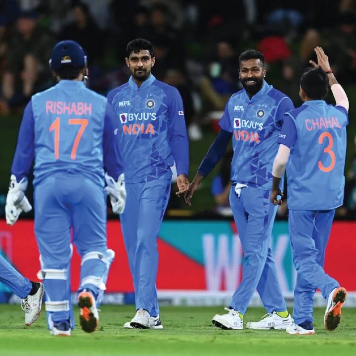 ஏ... தில்லா டாங்கு டாங்கு . சும்மா திருப்பி போட்டு வாங்கு!