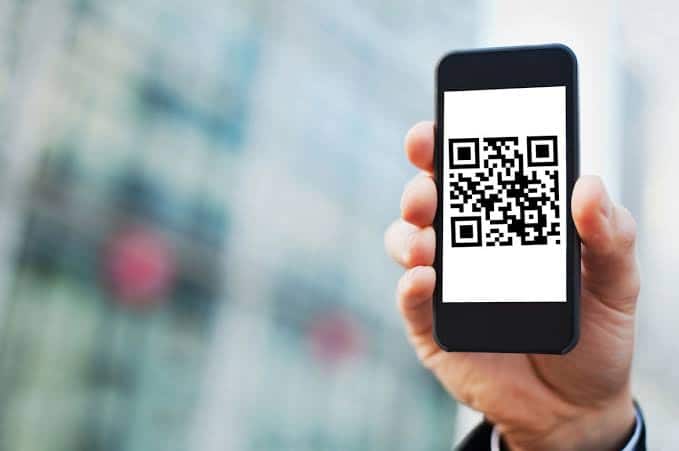 कई बार कई जालसाज लोग क्यूआर कोड ये कहकर भेजते हैं कि उनका पेमेंट यहां से कंप्लीट होगा. आपको सतर्क हो जाना है, क्योंकि क्यूआर कोड से केवल पैसे भेजे जा सकते हैं. इस तरह के गलत स्कैन से आपके बैंक अकाउंट से पैसे कट सकते हैं.