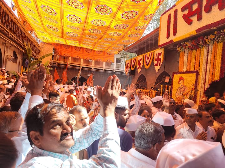 टाळ-मृदुंगाच्या गजरात आळंदी दुमदुमली आहे.