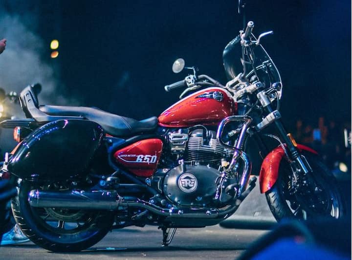 Royal Enfield Super Meteor 650: আর মাসখানেক অপেক্ষা। ২০২৩ সালের শুরুতেই দেশের রাস্তায় দেখা যাবে রয়্যাল এনফিল্ড সুপার মেটিওর ৬৫০। মাঝারি আকারের (250cc-750cc) বিভাগে এই বাইক নিয়ে আসবে RE।