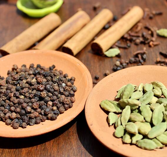 Home Remedy: Know the special benefits of using black pepper! Home Remedy: Know the special benefits of using black pepper!