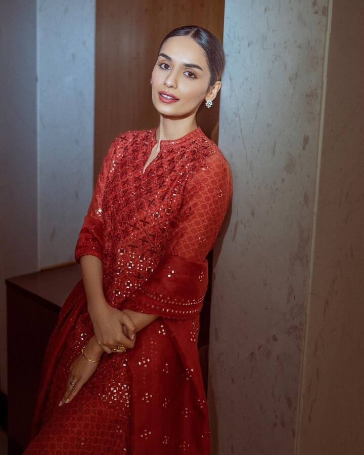 मानुषी छिल्लरचे फोटो इंटरनेटवर खूप वेगाने व्हायरल होत आहे. फोटोमध्ये अभिनेत्रीची बोल्ड आणि ग्लॅमरस स्टाइल पाहायला मिळत आहे. (फोटो सौजन्य:manushi_chhillar/इंस्टाग्राम )