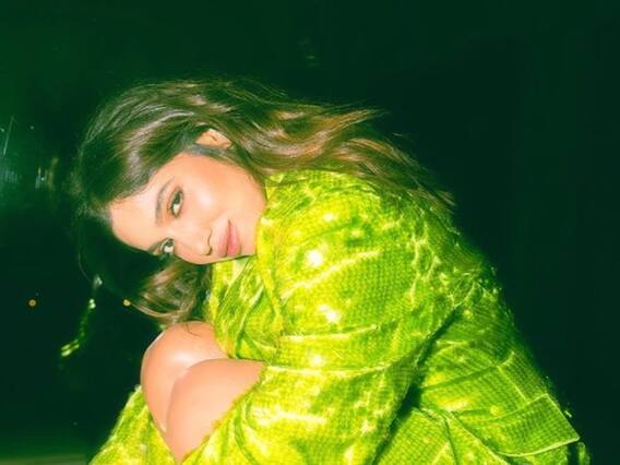 भूमी पेडणेकरच्या क्लासी अदा!