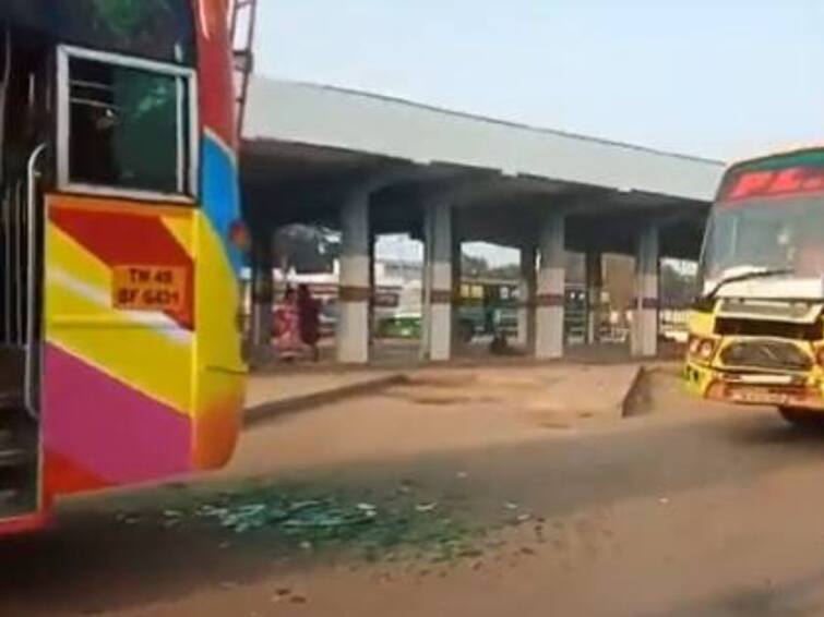 Thanjavur Bus Accident Conflict between Private bus driver and Government Bus driver ended up in an accident பட்டுக்கோட்டையில் ஆரம்பித்த பஸ் பிரச்னை..தஞ்சையில் டமார் என மோதவிட்டு அட்ராசிட்டியானது!