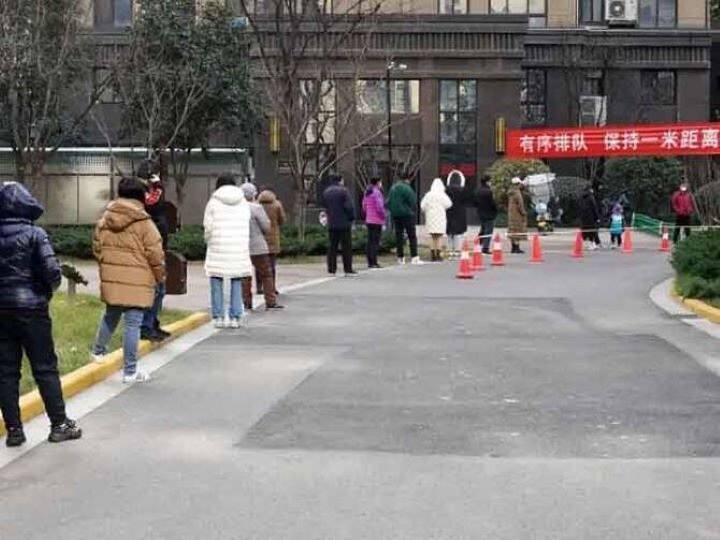 China Lockdown: बीजिंग में दो कोरोना मरीजों की मौत के बाद मचा हड़कंप, पार्क-दफ्तर-शॉपिंग मॉल बंद, घरों में कैद हुए लोग