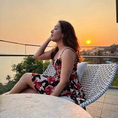 Catherine Tresa: మోడ్రన్ డ్రెస్ లో ఆకట్టుకుంటున్న కేథరిన్