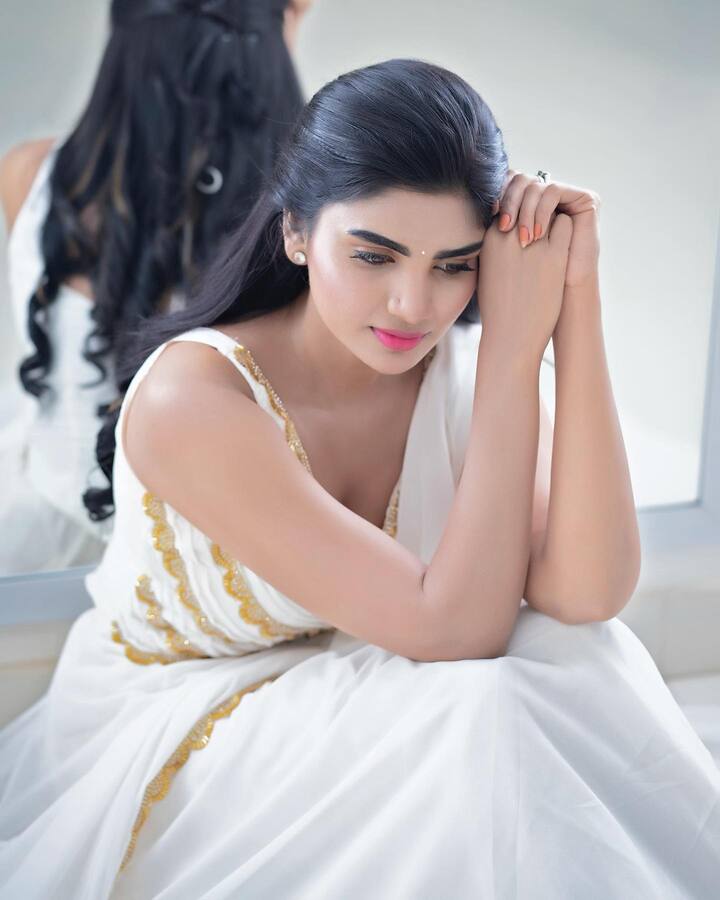 వర్షా అందమైన ఫోటోలు -Image Credit: Varsha/Instagram