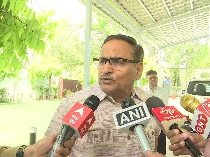 Watch: सीएम गहलोत के मंत्री महेश जोशी को उनके ही लोगों ने घेरा, दिखाए काले झंडे, लगाए मुर्दाबाद के नारे, जानें वजह Rajasthan CM Ashok Gehlot Government Minister Mahesh Joshi Faced Protests by his own people know why ANN Watch: सीएम गहलोत के मंत्री महेश जोशी को उनके ही लोगों ने घेरा, दिखाए काले झंडे, लगाए मुर्दाबाद के नारे, जानें वजह