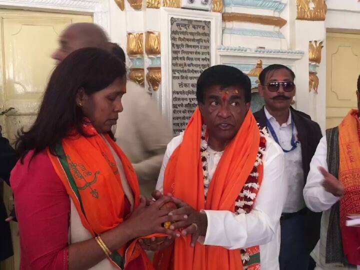 Ayodhya News: अयोध्या पहुंचे मॉरीशस के राष्ट्रपति पृथ्वीराज सिंह, कहा- 'मुझे भगवान राम ने बुलाया है, इसलिए आया हूं' up news Mauritius President Prithvirajsing Roopun worship in Ayodhya and said Lord Ram has called me ann Ayodhya News: अयोध्या पहुंचे मॉरीशस के राष्ट्रपति पृथ्वीराज सिंह, कहा- 'मुझे भगवान राम ने बुलाया है, इसलिए आया हूं'