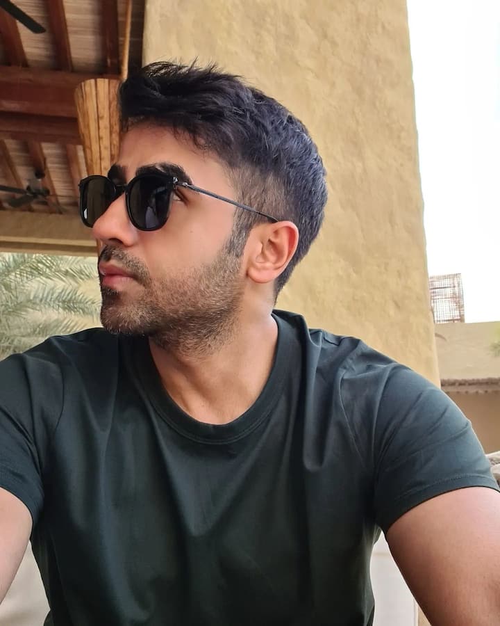 निखिल ने कड़ी मेहनत से ये मुकाम हासिल किया है. बचपन में उन्हें पढ़ाई का शौक नहीं था. इसलिए छोटी सी उम्र में वो दोस्त के साथ मिलकर फोन बेचने लगे थे.