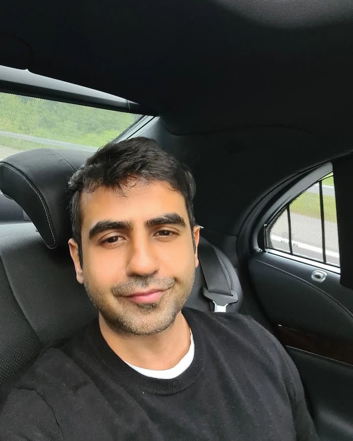 दरअसल निखिल एक फेमस बिजनेसमैन और ज़ेरोधा के को-फाउंडर है.उन्होंने सिर्फ 40 साल की उम्र में सेल्फ-मेड अमीरों की लिस्ट जगह बनाई है.