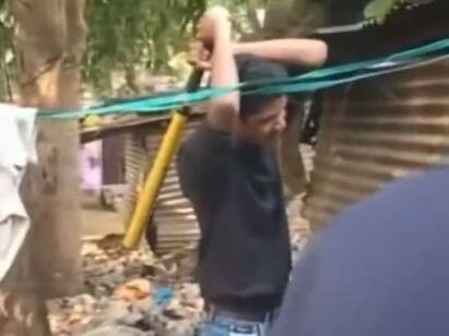 4 Delhi Men, Seen Laughing While Beating Pregnant Dog To Death, Arrested Watch Video: கருவூற்ற நாயை அடித்துக் கொன்ற கொடூரர்கள்...! டெல்லியில் மனிதநேயமற்ற செயல்..