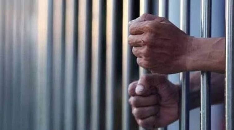 Murshidabad Kandi home tutor imprisoned under POCSO act for Physically assaulting student Kandi News: অশ্লীল ভিডিও দেখিয়ে ধর্ষণ ছাত্রীকে, কান্দিতে ২০ বছরের সাজা গৃহশিক্ষকের