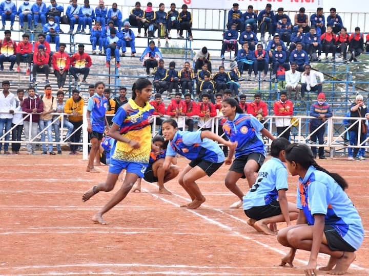 Sports News : 55 व्या पुरुष आणि महिला राष्ट्रीय अजिंक्यपद खो-खो स्पर्धेत महाराष्ट्राच्या पुरुष आणि महिला दोन्ही संघानी आपली विजयी घोडदौड कायम ठेवली आहे.