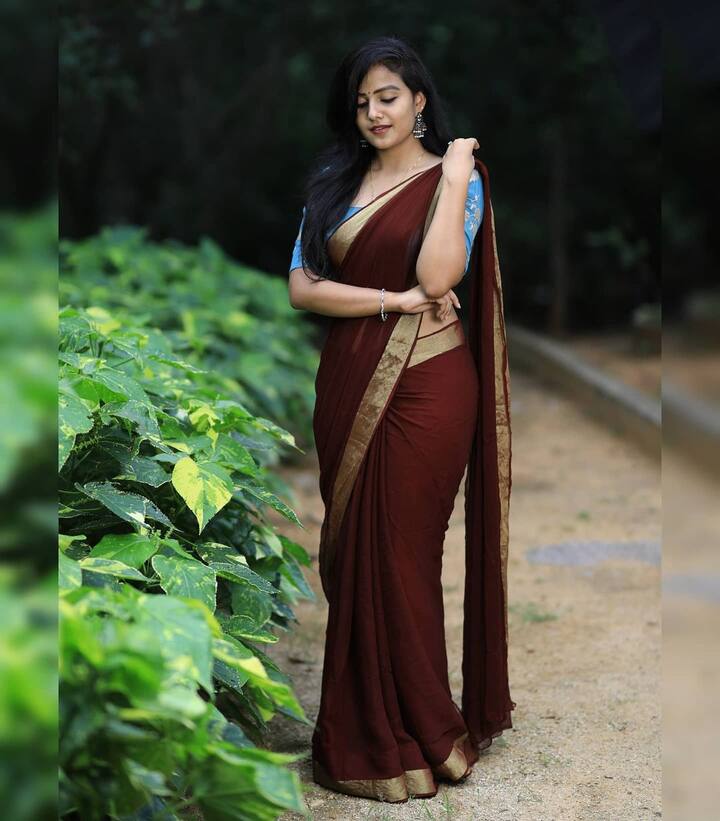 ప్రస్తుతం 'బేబీ' సినిమాతో హీరోయిన్ గా ఎంట్రీ ఇస్తోంది.Photo Credit@Vaishnavi Chaitanya/instagram