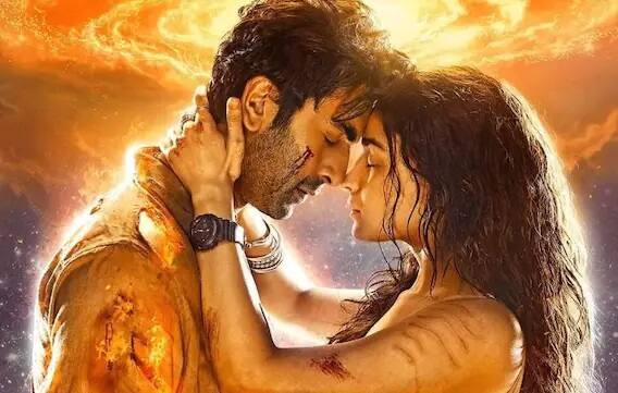 બ્રહ્માસ્ત્ર - અયાન મખર્જીની રણવીર કપૂર અને આલિયા ભટ્ટની ફિલ્મ 'બ્રહ્માસ્ત્ર'ની ઓપનિંગ વીકેન્ડ એકદમ જબરદસ્ત રહી હતી, ફિલ્મએ ઓપનિંગ વીકેન્ડમાં 120.75 કરોડ રૂપિયાનો બિઝનેસ કરીને બતાવ્યો હતો, જેને કેટલાય રેકોર્ડ્સને તોડી નાંખ્યા હતા.