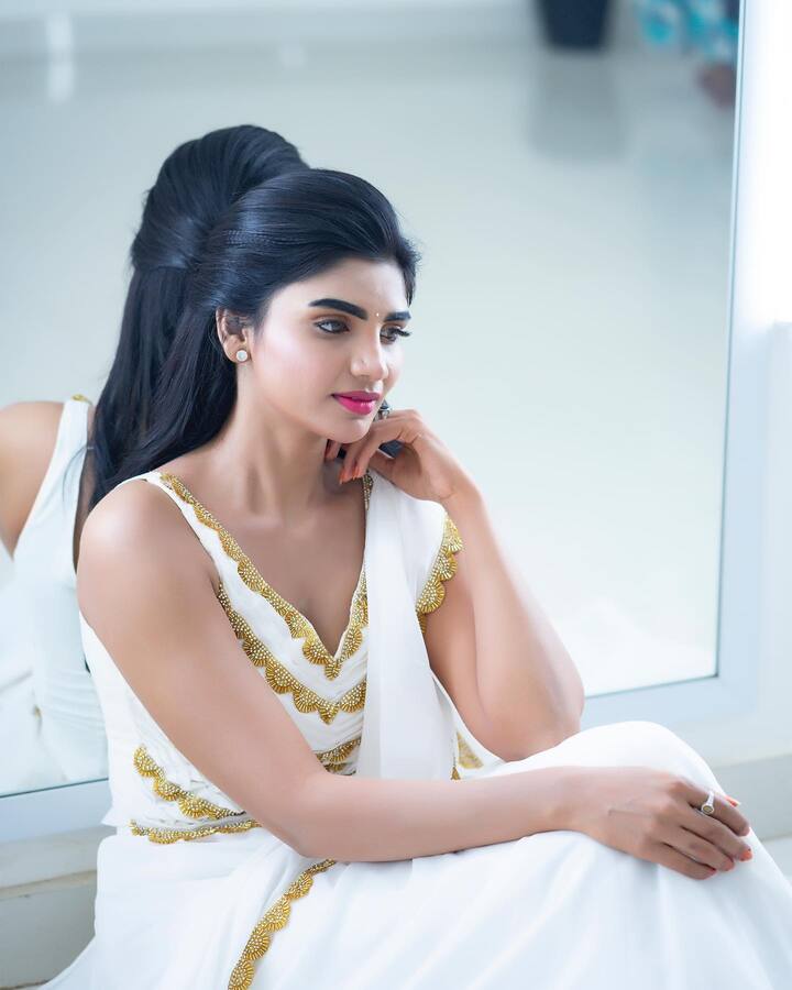వర్షా అందమైన ఫోటోలు -Image Credit: Varsha/Instagram