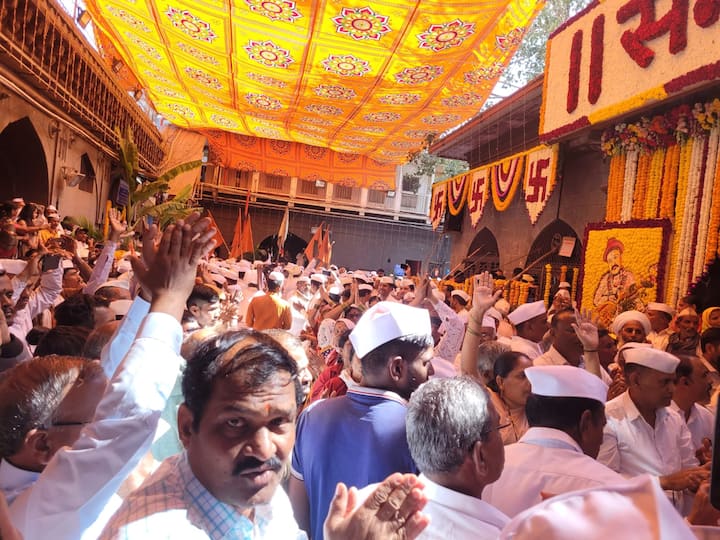 विलोभनीय सोहळा पाहून अनेकांनी डोळे पाणावले.