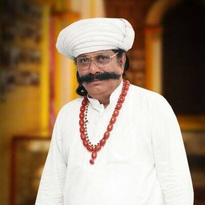 द्वारका से बीजेपी के उम्मीदवार पबुभा मानेक के पास 178.58 करोड़ रुपये की संपत्ति है.