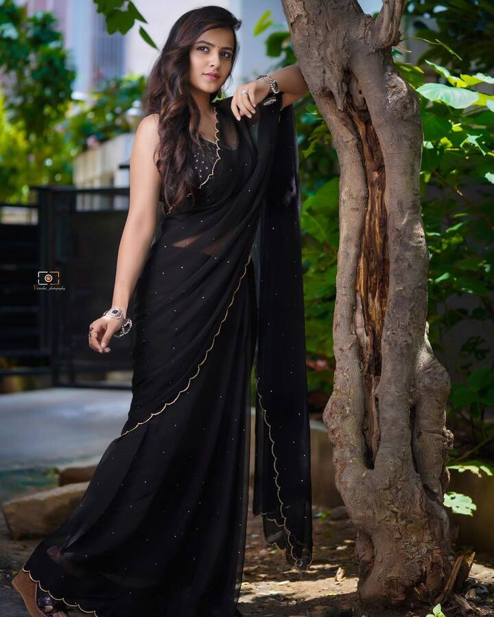 'అల వైకుంఠపురములో' సినిమాలో అల్లు అర్జున్ చెల్లిగా కనిపించింది.Photo Credit@Vaishnavi Chaitanya/instagram
