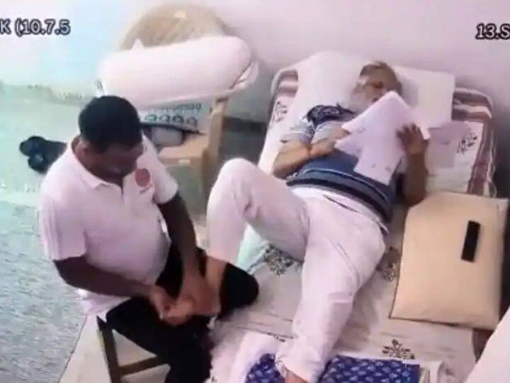 Satyendra Jain Video leak marathi news satyendar jain massage physiotherapist is a prisoner Satyendra Jain Video : तुरूंगात सत्येंद्र जैन यांचा ज्याने मसाज केला तो फिजिओथेरपिस्ट नव्हताच, नवा खुलासा; सुत्रांची माहिती