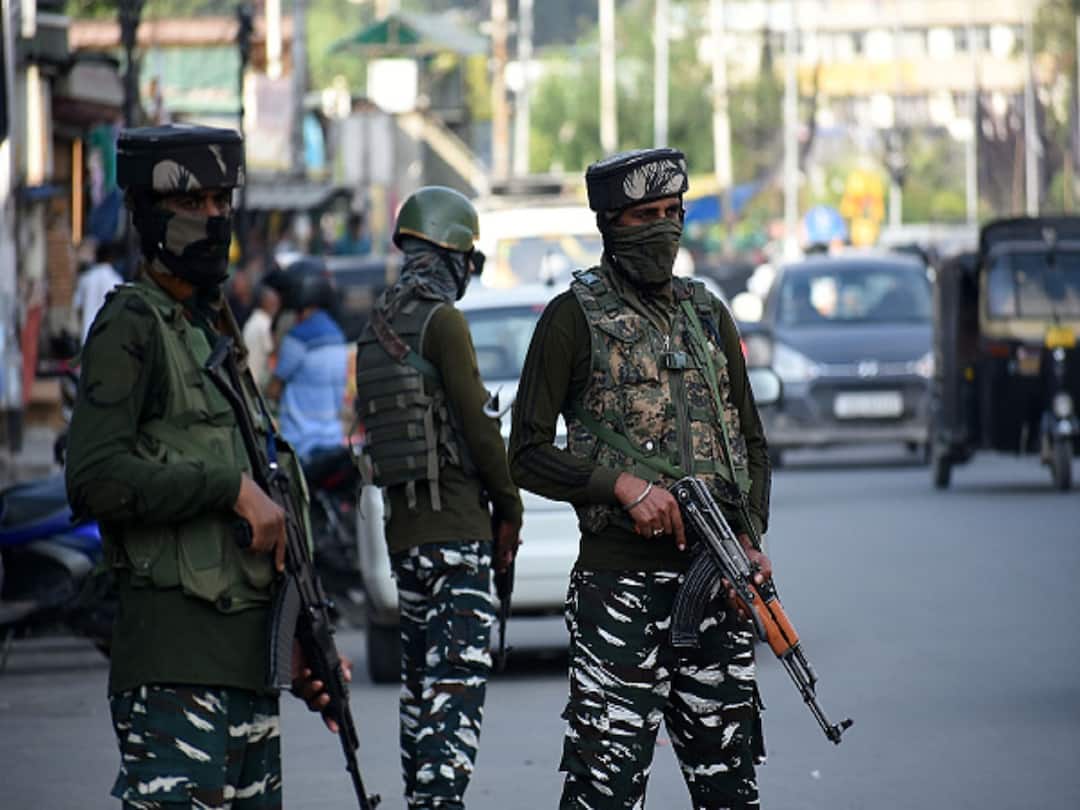 J&K: LeT Terror Module Tasked To Carry Out Attacks On Civilians Busted, Two Militants Arrested J&K: LeT Terror Module Tasked To Carry Out Attacks On Civilians Busted, Two Militants Arrested