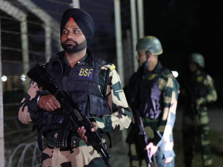 Jammu Kashmir Terror Attack encounter bsf ann Jammu Kashmir: पाकिस्तान से दो घुसपैठ की कोशिशें नाकाम, एक को मार गिराया गया दूसरा गिरफ्तार