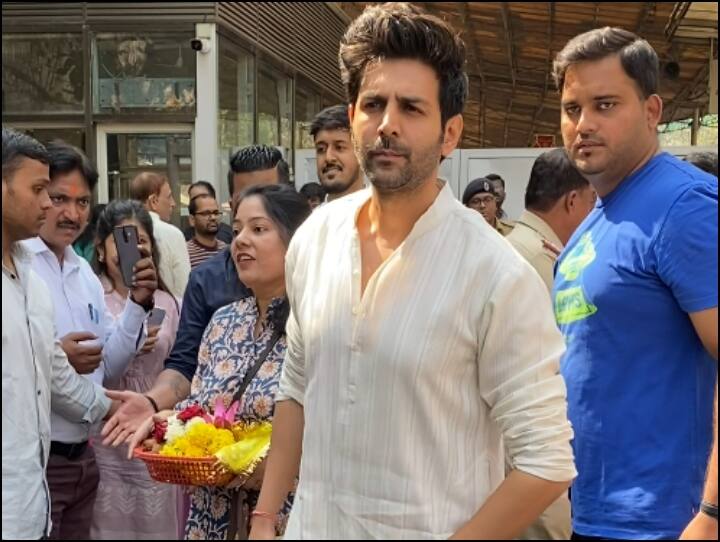 Kartik Aaryan Siddhivinayak Temple: बॉलीवुड अभिनेता कार्तिक आर्यन अपने जन्मदिन के मौके पर बप्पा के दर्शन करने मुंबई के सिद्धिविनायक मंदिर पहुंचे.