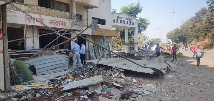 100 हून अधिक पोलीस तैनात करण्यात आले होते.