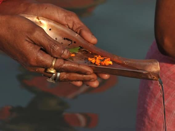 Margashirsha Amavasya 2022: मार्गशीर्ष अमावस्या पर इन बातों का रखें ध्यान, नहीं तो एक के बाद एक आएंगी मुसीबतें Margashirsha Amavasya 2022: मार्गशीर्ष अमावस्या पर इन बातों का रखें ध्यान, नहीं तो एक के बाद एक आएंगी मुसीबतें