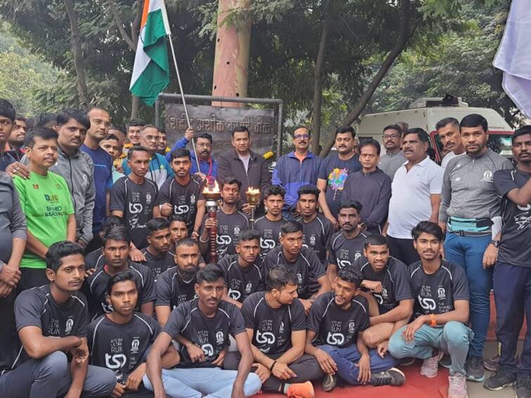 Sangli to Mumbai Shaheed Run begins 2611 Salute to Martyred Policemen from Run Sangli News : सांगली ते मुंबई शहीद दौडला सुरुवात; 26/11 मधील दहशतवादी हल्ल्यातील शहीद पोलिसांना दौडीतून अभिवादन