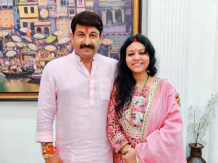 Manoj tiwari and his second wife surbhi tiwari bonding Know about their Love story Surabhi Tiwari के साथ कैसी है Manoj Tiwari की बॉन्डिंग, छुपाए रखी थी एक्टर ने अपनी दूसरी शादी