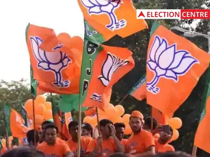 Gujarat Election 2022 Case filed against three BJP leaders under SC ST Act in Gujarat Gujarat Election 2022: गुजरात में एससी/एसटी एक्ट के तहत बीजेपी के तीन नेताओं पर मामला दर्ज