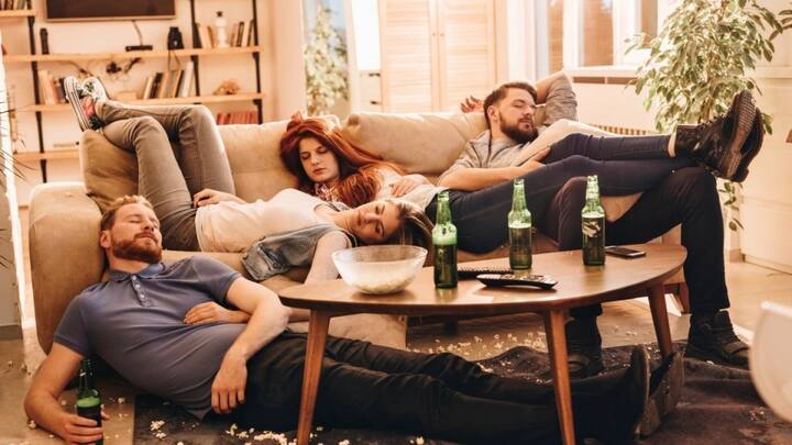 ਹਫਤੇ ਦੇ 5 ਦਿਨ 8 ਤੋਂ 9 ਘੰਟੇ ਕੰਮ ਕਰਨ ਤੋਂ ਬਾਅਦ ਜਦੋਂ ਵੀਕੈਂਡ ਦੀ ਵਾਰੀ ਆਉਂਦੀ ਹੈ ਤਾਂ ਹਰ ਕੋਈ ਵੀਕੈਂਡ 'ਤੇ ਬਾਹਰ ਜਾਣਾ ਚਾਹੁੰਦਾ ਹੈ। ਵੀਕਐਂਡ 'ਤੇ ਲੋਕ ਵੱਖ-ਵੱਖ ਥਾਵਾਂ 'ਤੇ ਜਾਂਦੇ ਹਨ ਅਤੇ ਉੱਥੇ ਆਨੰਦ ਮਾਣਦੇ ਹਨ।