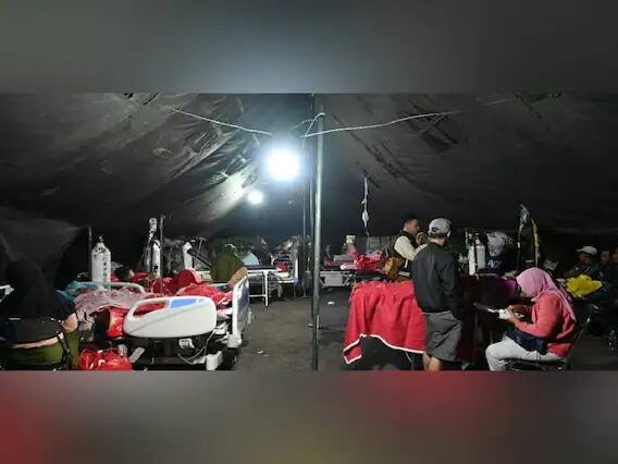 2,200 భవనాలు ధ్వంసమయ్యాయి. 5,300 మందికి పైగా నిరాశ్రయులయ్యారు.