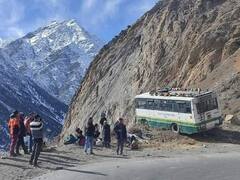 लाहौल-स्पीति में टला बड़ा हादसा, बस का ब्रेक हुआ फेल, मिट्टी के ढेर ने बचाई 32 यात्रियों की जान