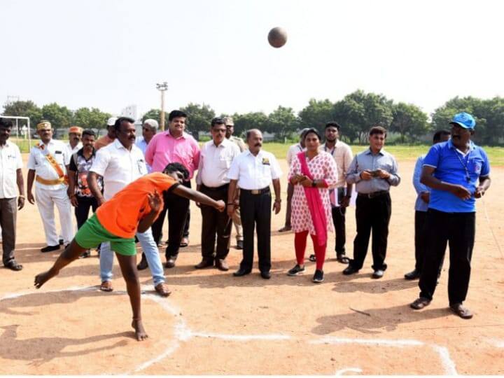 Sports competition for differently abled in Karur Collector inaugurates TNN கரூரில் மாற்றுத்திறனாளிகளுக்கான விளையாட்டுப் போட்டி - ஆட்சியர் தொடங்கி வைப்பு