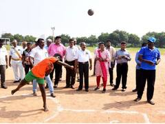 கரூரில் மாற்றுத்திறனாளிகளுக்கான விளையாட்டுப் போட்டி - ஆட்சியர் தொடங்கி வைப்பு