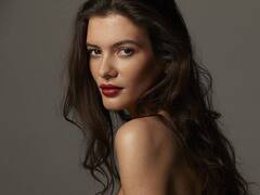 Lipstick Shades: लिपस्टिक्स के 5 ऐसे ट्रेडिंग शेड्स, जिसे आप किसी भी मौसम में लगाएं, दिखेंगी ग्लैमरस एंड खूबसूरत