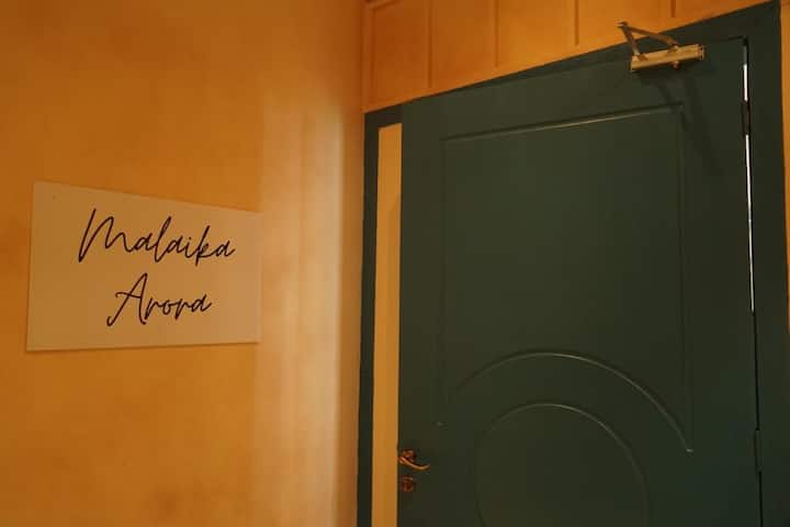 Malaika Arora’s house is everything that reflects her as a person - Glamorous, Comfortable, Warm and Sleek. Viewers now get an opportunity to experience the star’s widely popular sense of style starting from her wardrobe picks to her most-trusted home decor items.