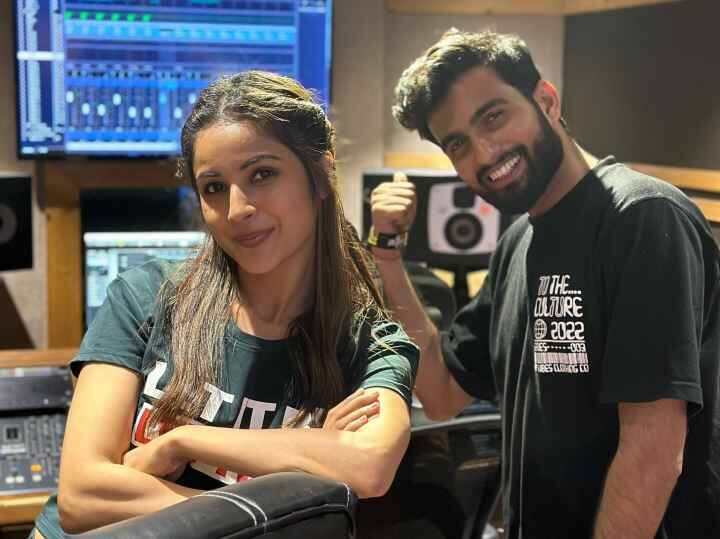 शहनाज गिल ने रैपर एमसी स्क्वायर के साथ मिलाया हाथ, एक्ट्रेस जल्द चलाएंगी सुरों का जादू Shehnaaz Gill Collab With hustle winner Rapper MC Square शहनाज गिल ने रैपर एमसी स्क्वायर के साथ मिलाया हाथ, एक्ट्रेस जल्द चलाएंगी सुरों का जादू