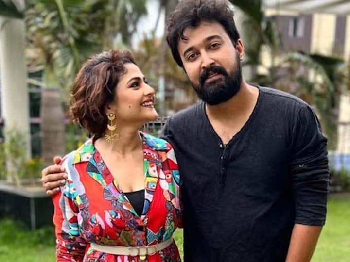 Aindrila Sharma boyfriend Sabyasachi Chowdhury deletes social media accounts after her death Aindrila Sharma के निधन के बाद बिखर गए बॉयफ्रेंड Sabyasachi Chowdhury, पैर छूकर किया किस, उठाया ये बड़ा कदम