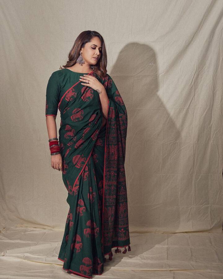 షల్ మీడియాలోనూ యాక్టీవ్ గా ఉంటుంది.Photo Credit@Anasuya/Instagram
