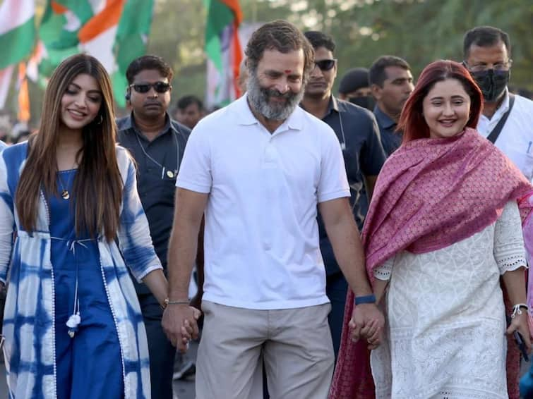 Bharat Jodo Yatra Celebs got money for Rahul Gandhi's Bharat Jodo Yatra Pooja Bhatt gave this befitting reply Bharat Jodo Yatra: జోడో యాత్రలో పాల్గొనే సెలెబ్రటీలకు డబ్బులిస్తున్నారు, బీజేపీ నేత ఆరోపణలు - కాంగ్రెస్ ఫైర్