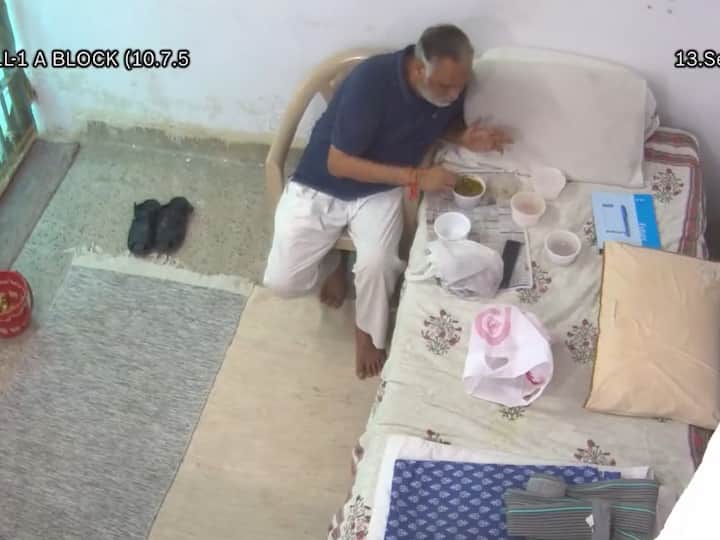 Satyendar Jain Now Seen Getting 'Proper Food' In Jail After Viral Massage Video: Watch Satyendar Jain Now Seen Getting 'Proper Food' In Jail After Viral Massage Video: Watch